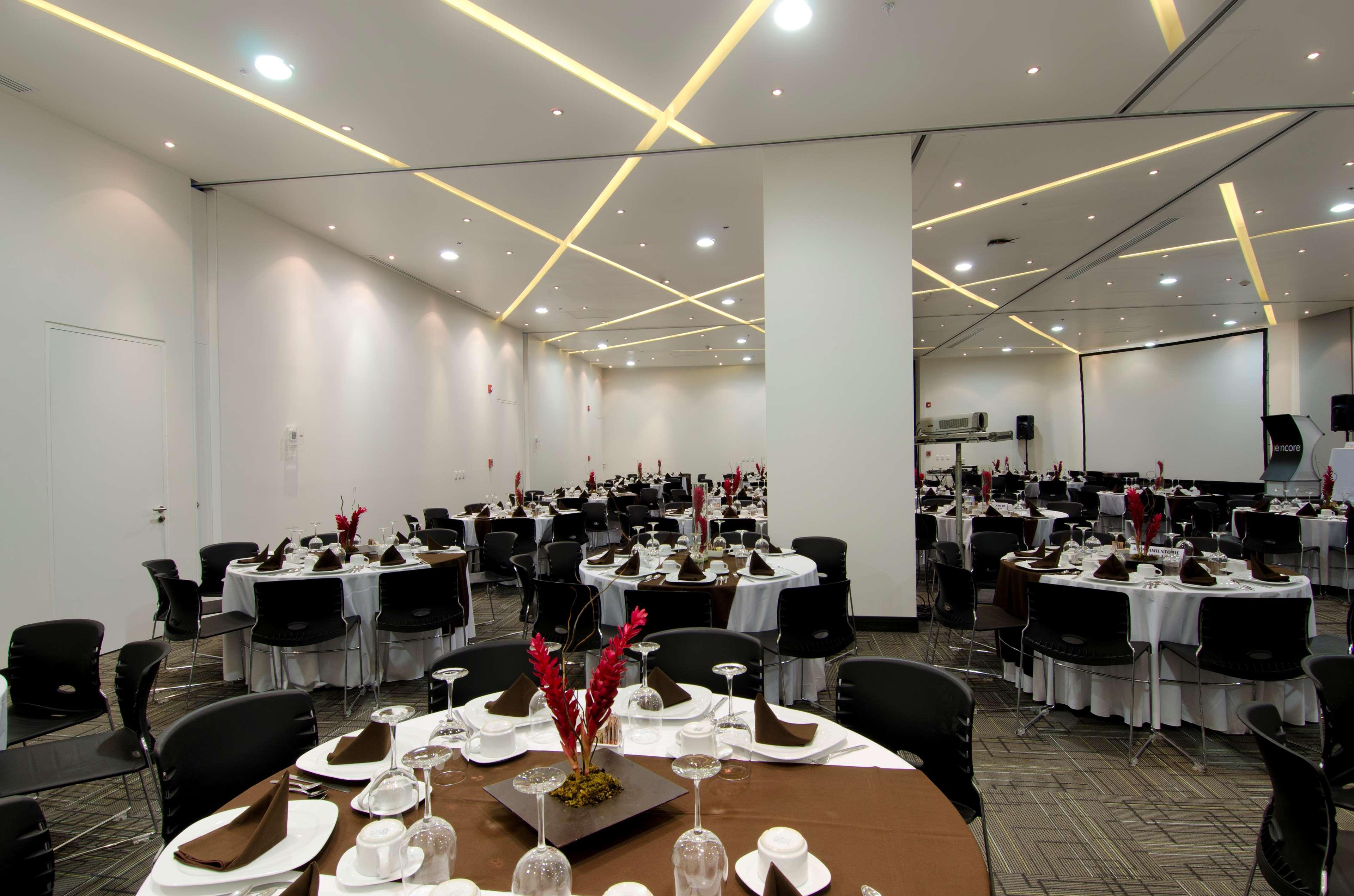 Ramada Encore By Wyndham Aguascalientes Exteriör bild