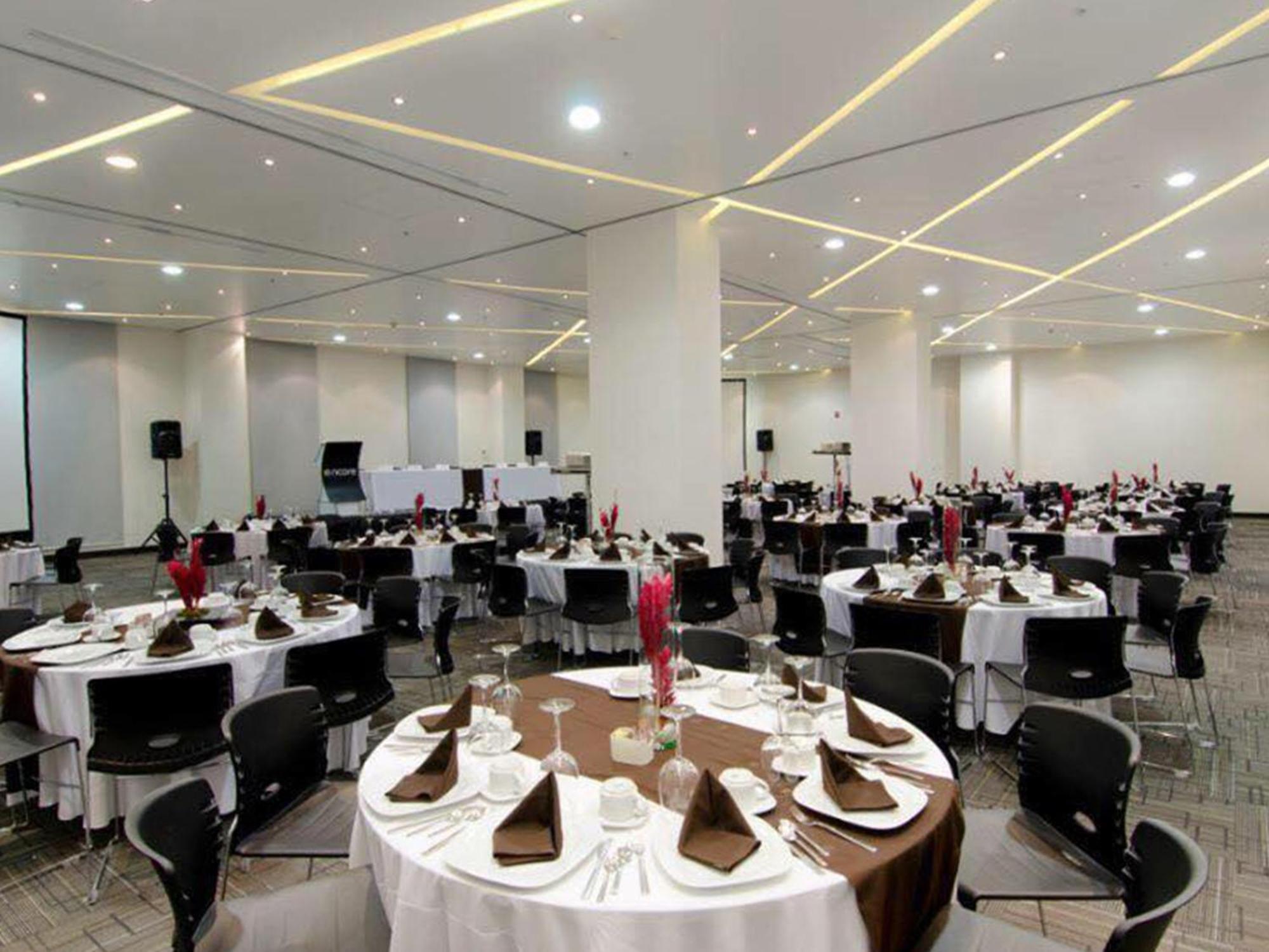 Ramada Encore By Wyndham Aguascalientes Exteriör bild